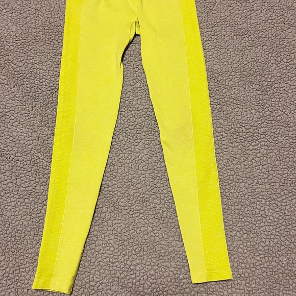 Gymshark - activewear leggings. XS small. Worn only once. Bright yellow green - Picture 3 of 7